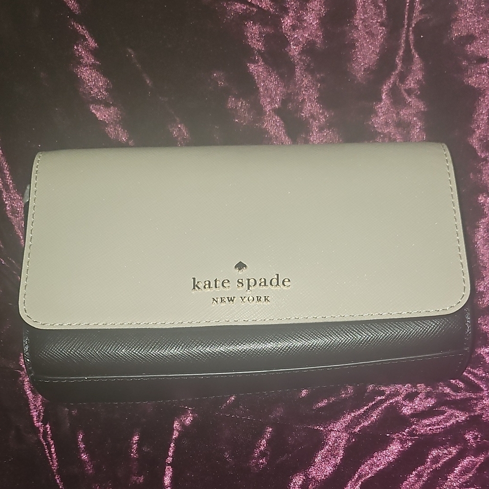 Kate Spade Black and Cream Wallet Sleek Design